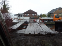 005a_Beschoeiing-Noorden-Op-nieuwe-heipalen-eerst-noodbrug-gemaakt-realiseren